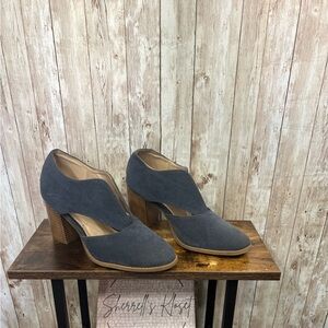 Blue Suede Chunky Heel Cut-Out Heels‎